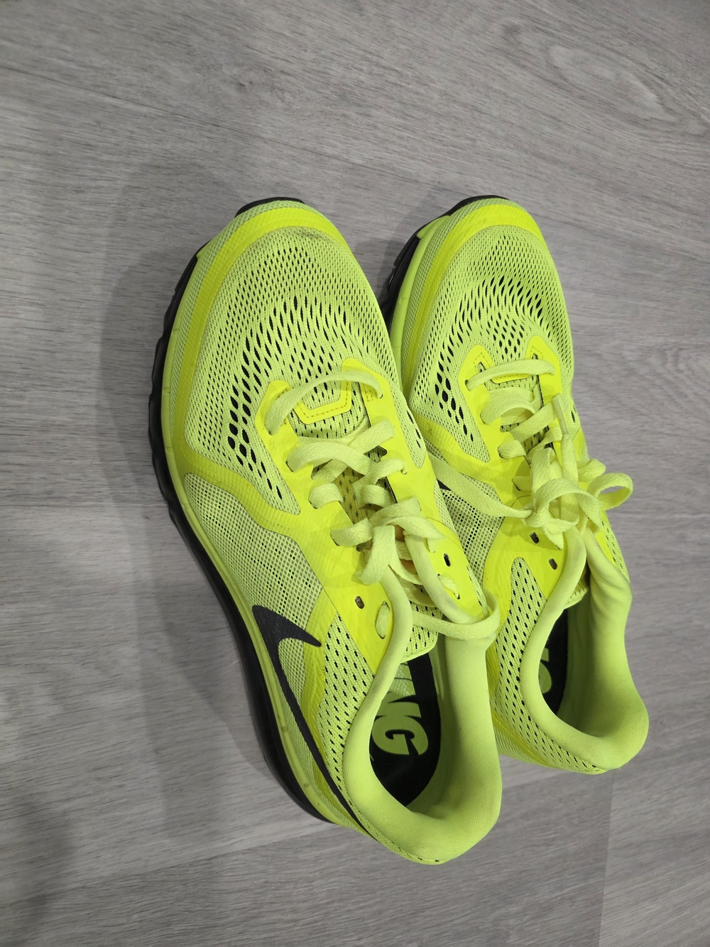 Men’s Neon Yellow Running Sneakers